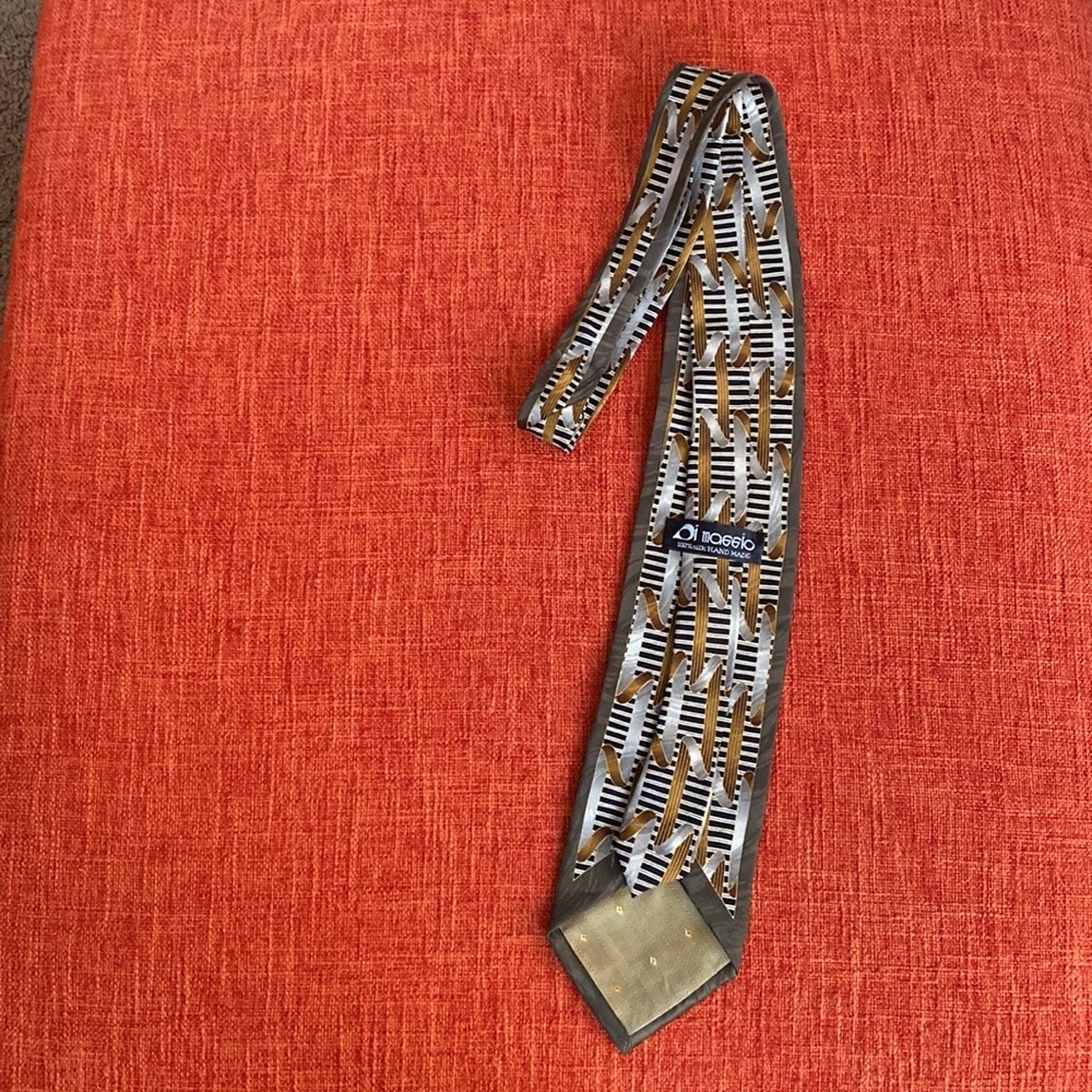 FINAL PRICE $10 VTG 90’s DI MOSSIO Men's Tie 100% Silk Hand Made - Picture 9 of 14